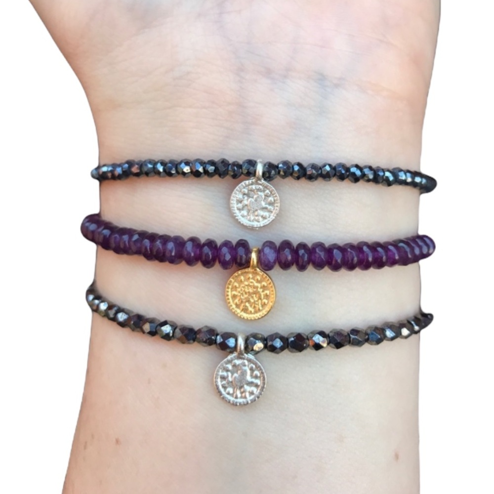 Coon charm beaded stretch bracelet - Picture 1 of 12